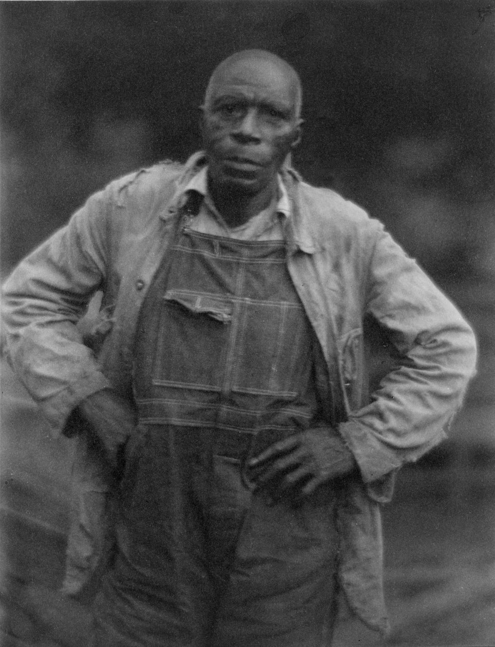 Homme en Salopette - American Photographer