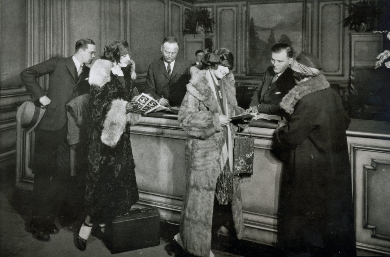 Passagers achetant des billets au guichet de la Great Northern Railway, Chicago - American Photographer