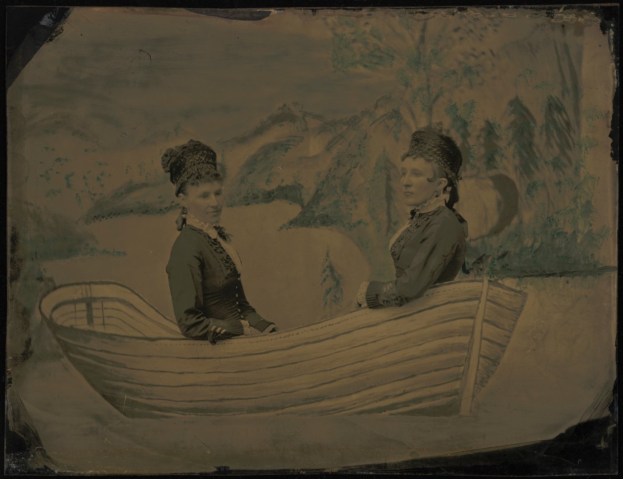 Portrait de deux femmes dans un bateau, années 1880 (photo) - American Photographer