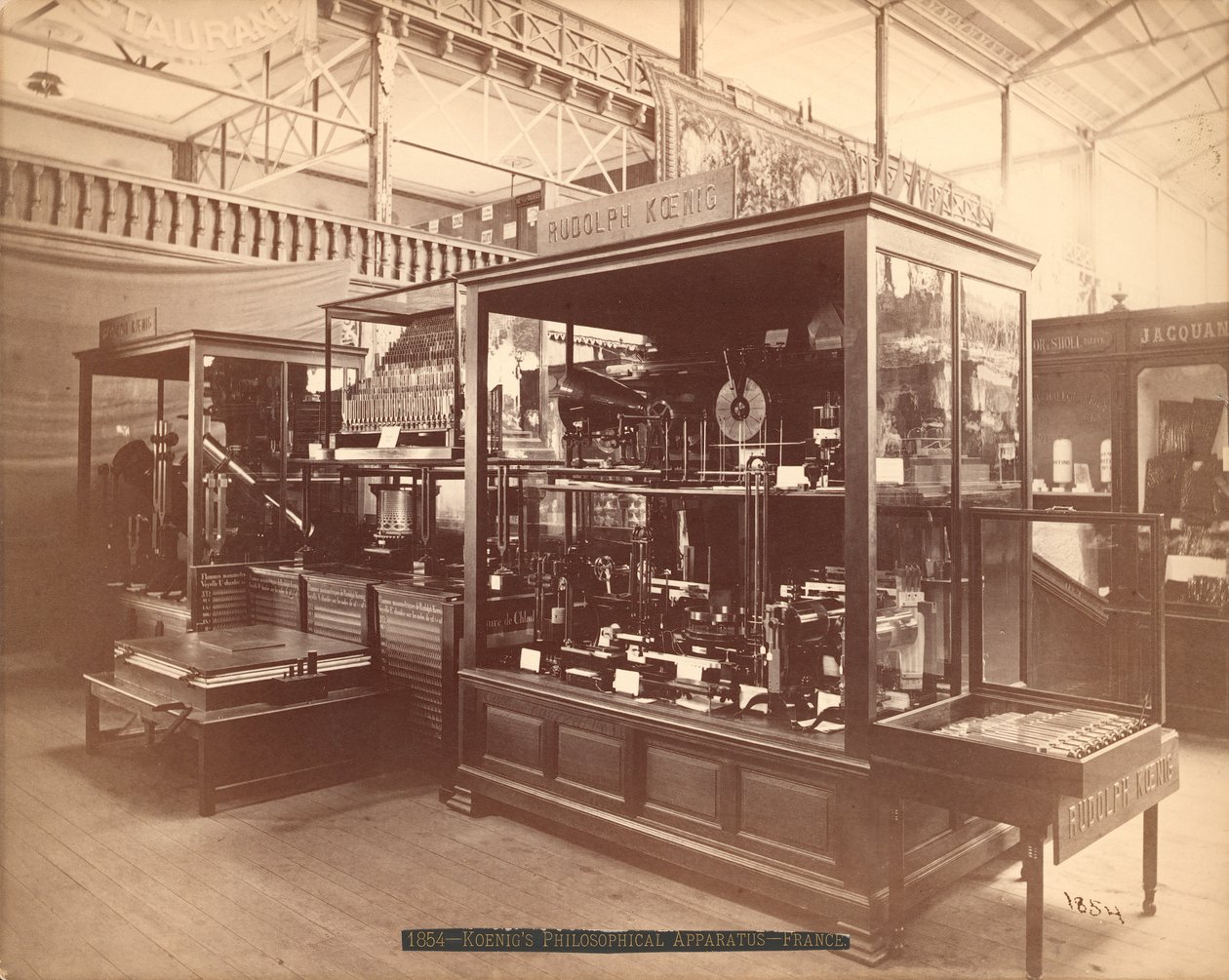 Exposition de Rudolph Koenig, Appareils philosophiques, Main Exhibition, Exposition internationale du centenaire, Philadelphie, 1876 - American Photographer