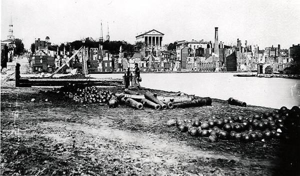 Côté sud du bassin du canal, Richmond, Virginie, avril 1865 - American Photographer