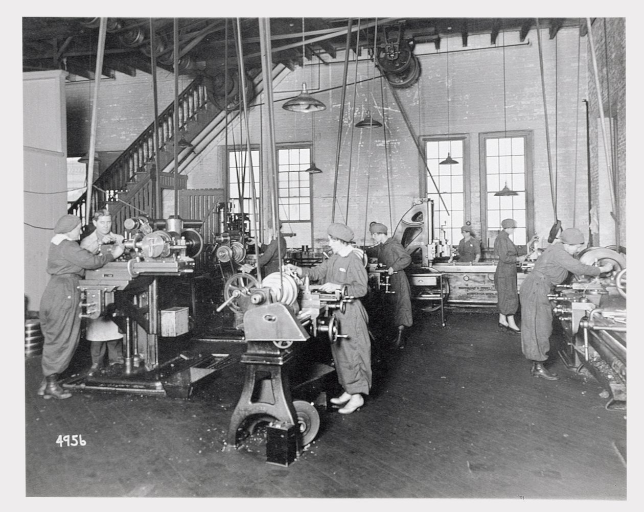 Femmes travaillant dans des usines pendant la Première Guerre mondiale, c.1917 - American Photographer