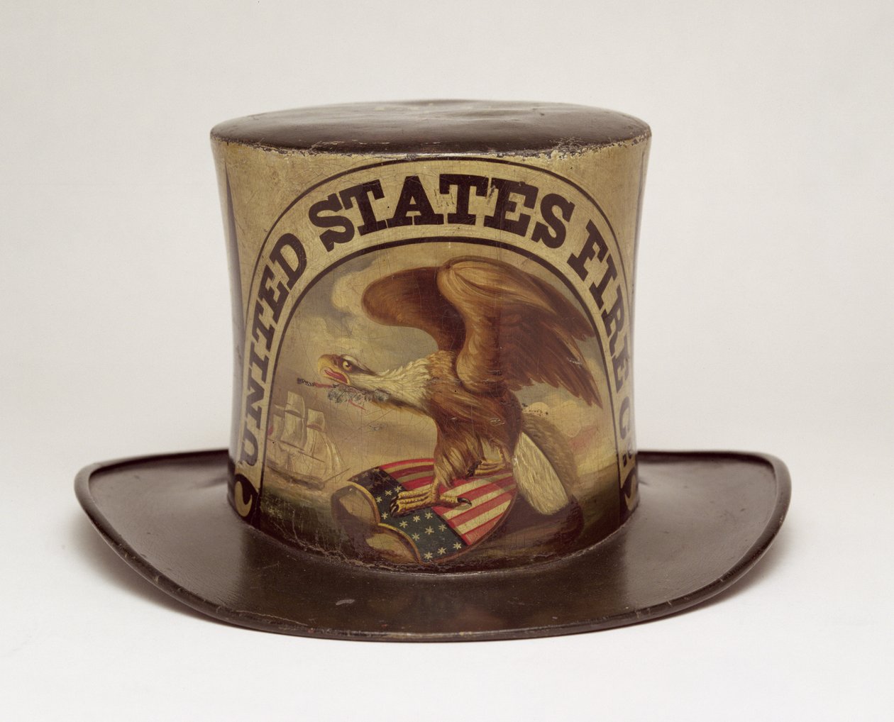 Chapeau de parade de pompier peint par David Bustill Bowser, vers 1850 - American School