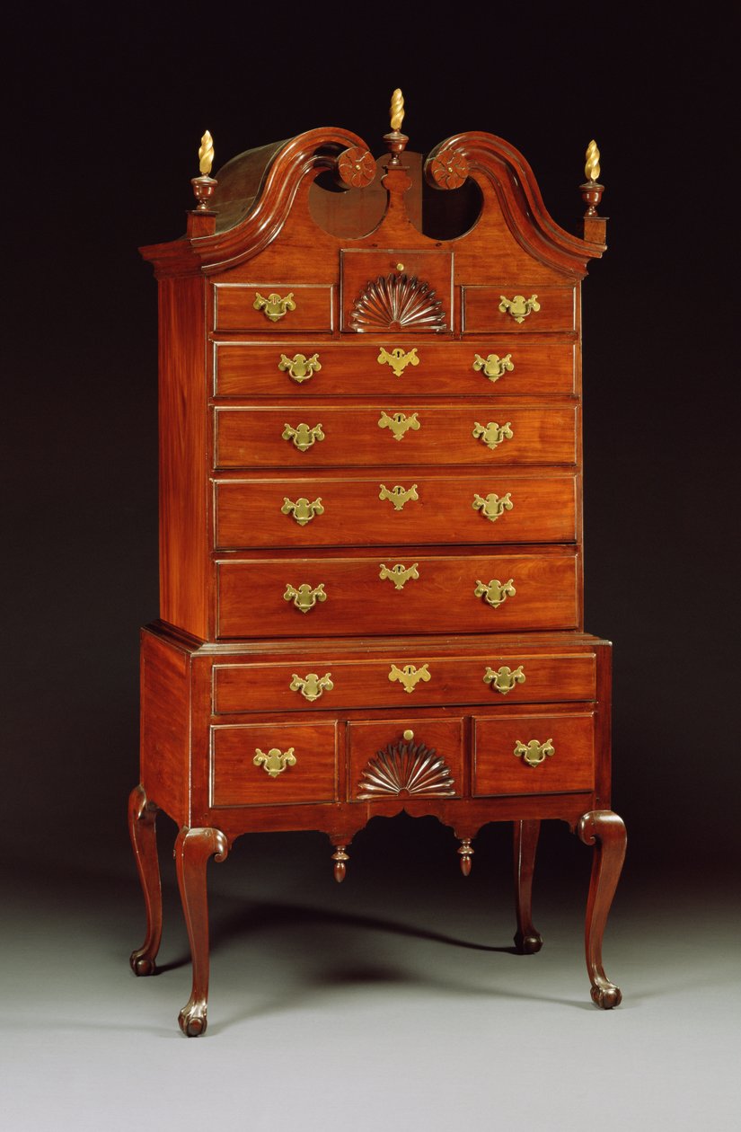 Haut coffre à tiroirs sculpté de la reine Anne, Connecticut ou New York, 1760-80 - American School