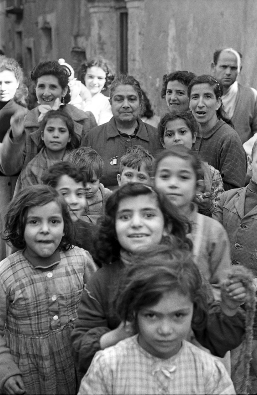 CROTONE - GROUPE PHOTO DANS LA RUE - Ando Gilardi
