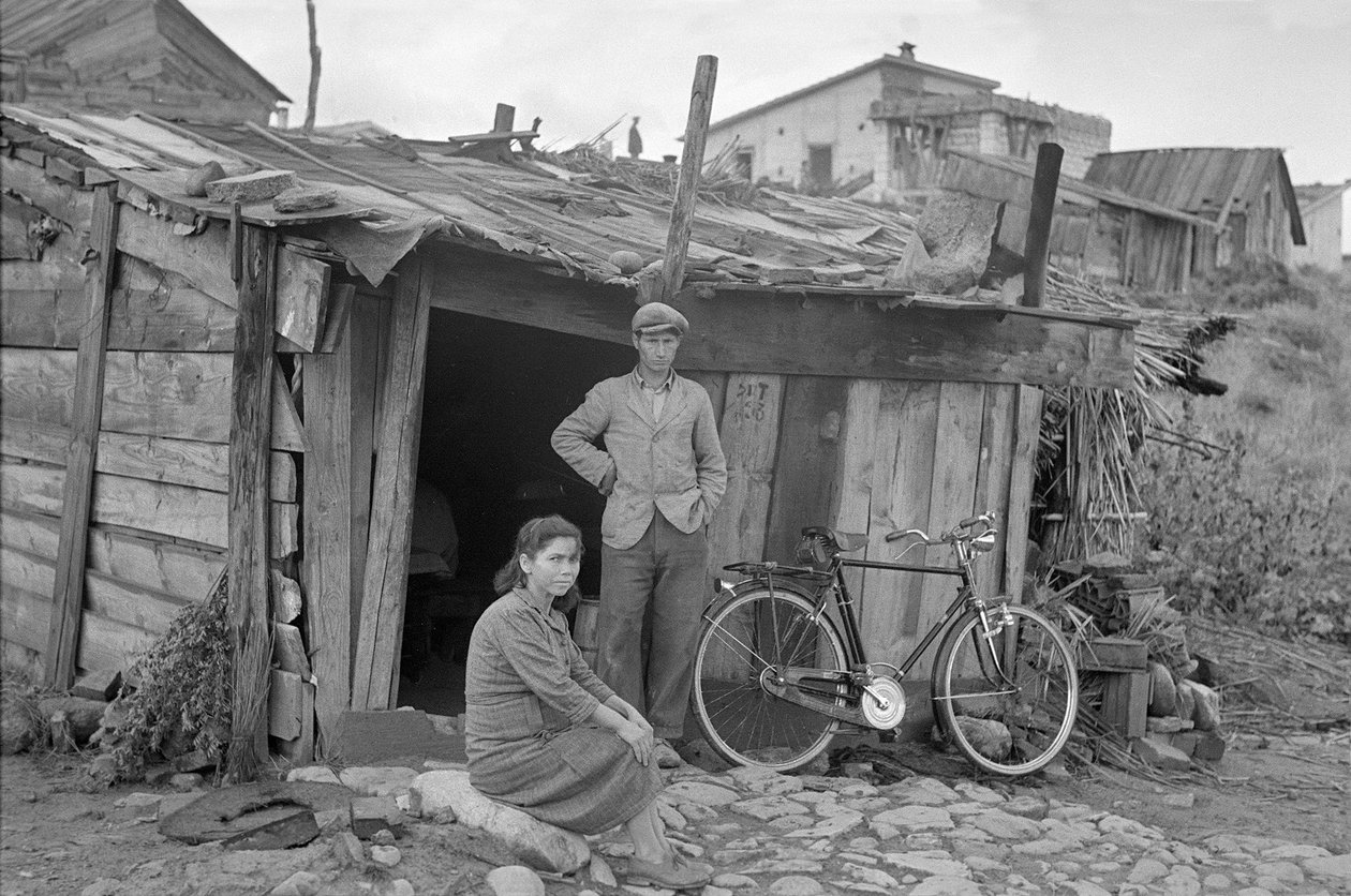 Bewohner des Slums von Crotone von Ando Gilardi