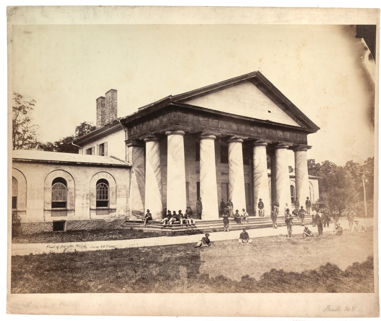 Façade de la maison Arlington, 28 juin 1864 (photo sépia) - Andrew Joseph Russell