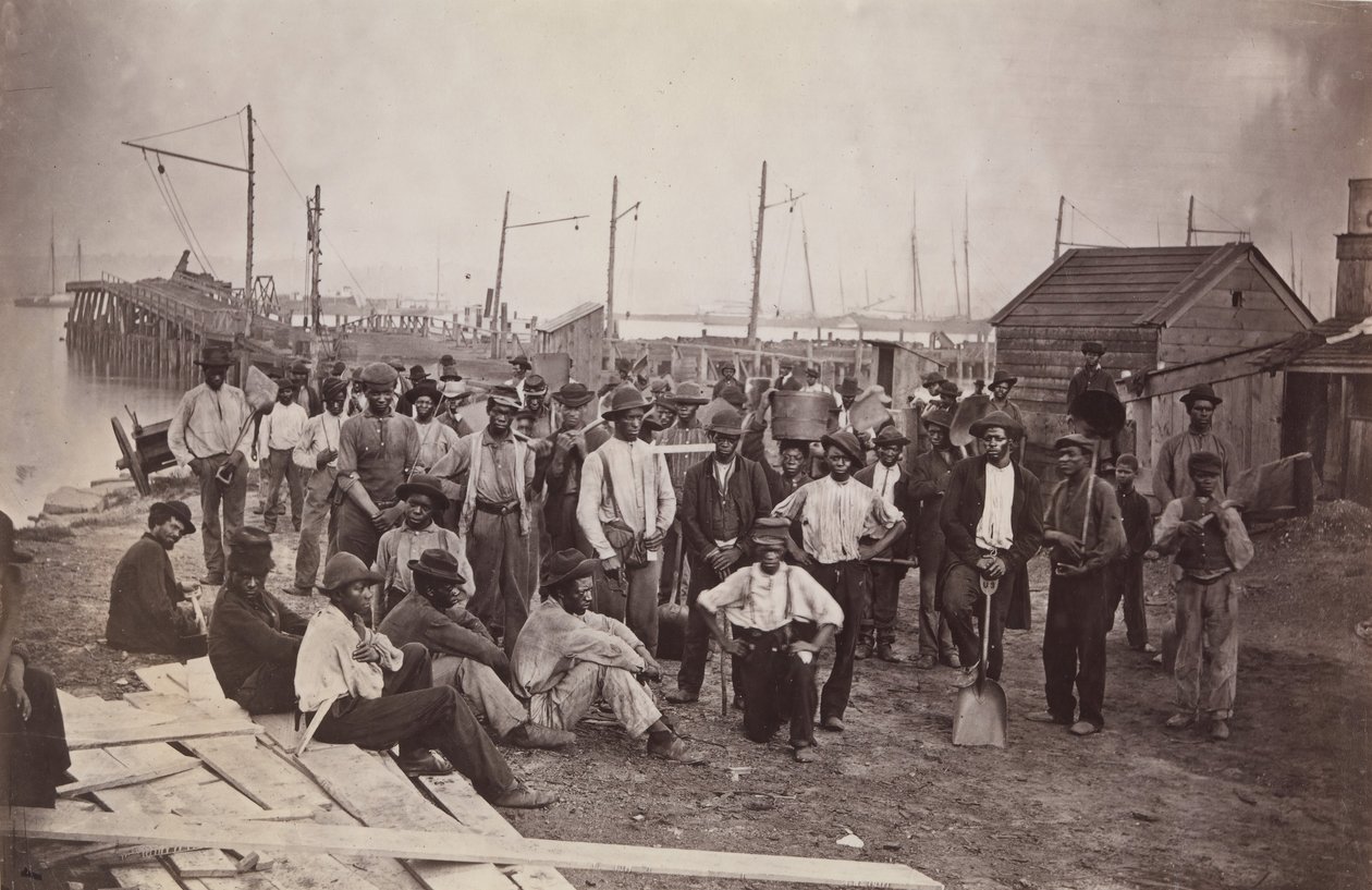 Travailleurs au quai du quartier-maître, Alexandria, Virginie, 1863-65 - Andrew Joseph Russell.
