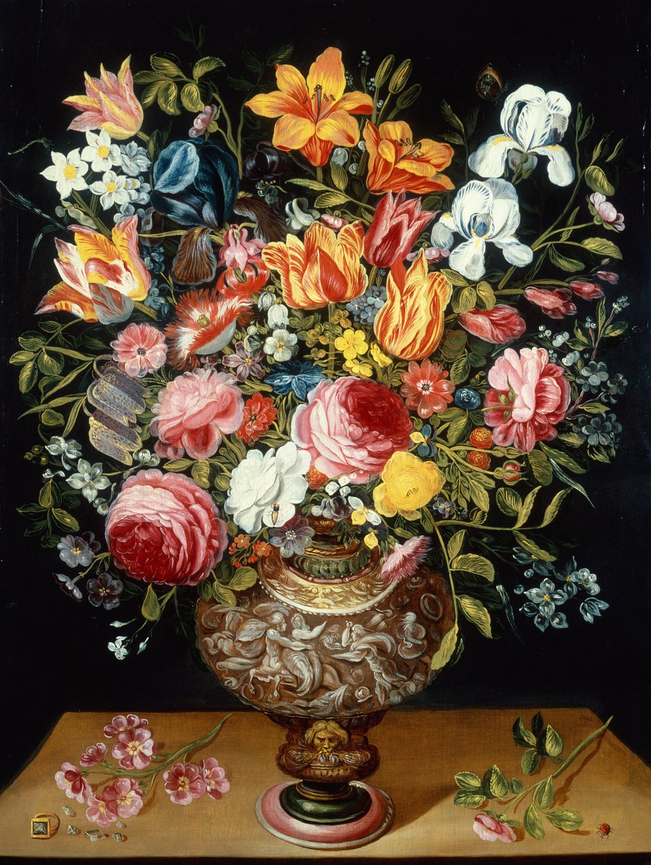 Roses, tulipes, narcisses, iris et autres fleurs dans une urne sculptée et une coccinelle sur un rebord - Andries Daniels or Danielsz