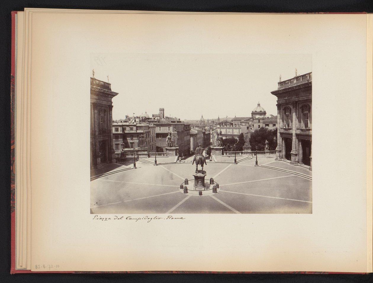 Vue sur la Piazza del Campidoglio à Rome, Italie - Anonymous