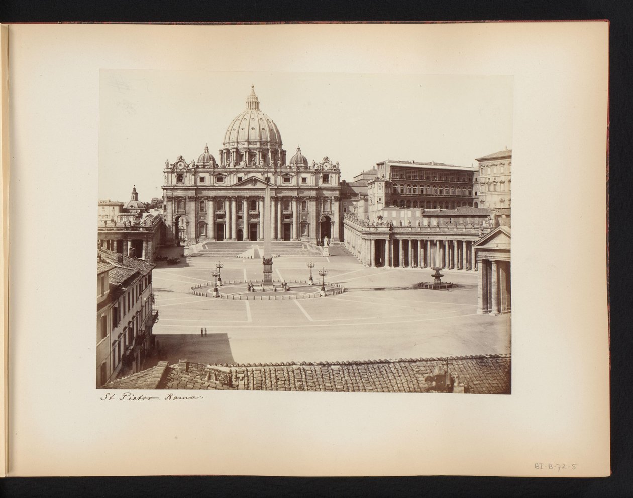 Vue de la place Saint-Pierre et de la basilique Saint-Pierre à Rome, Italie - Anonymous