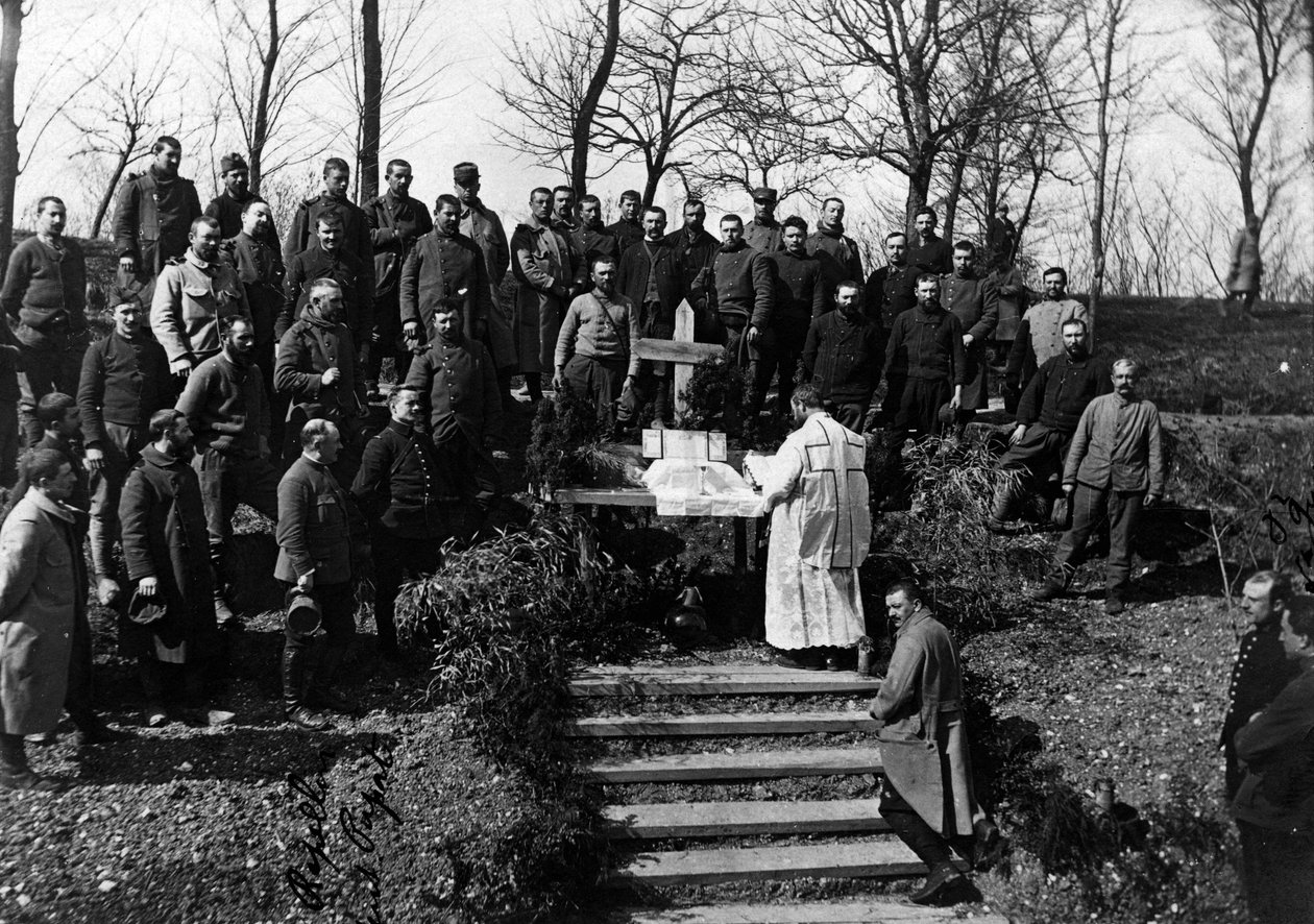 Première Guerre mondiale (1914-1918) : Messe dominicale à la Ferme de Canny (Canny-sur-Matz) (Département 60 : Oise) en mai 1915. Collection privée. - Anonymous Anonymous