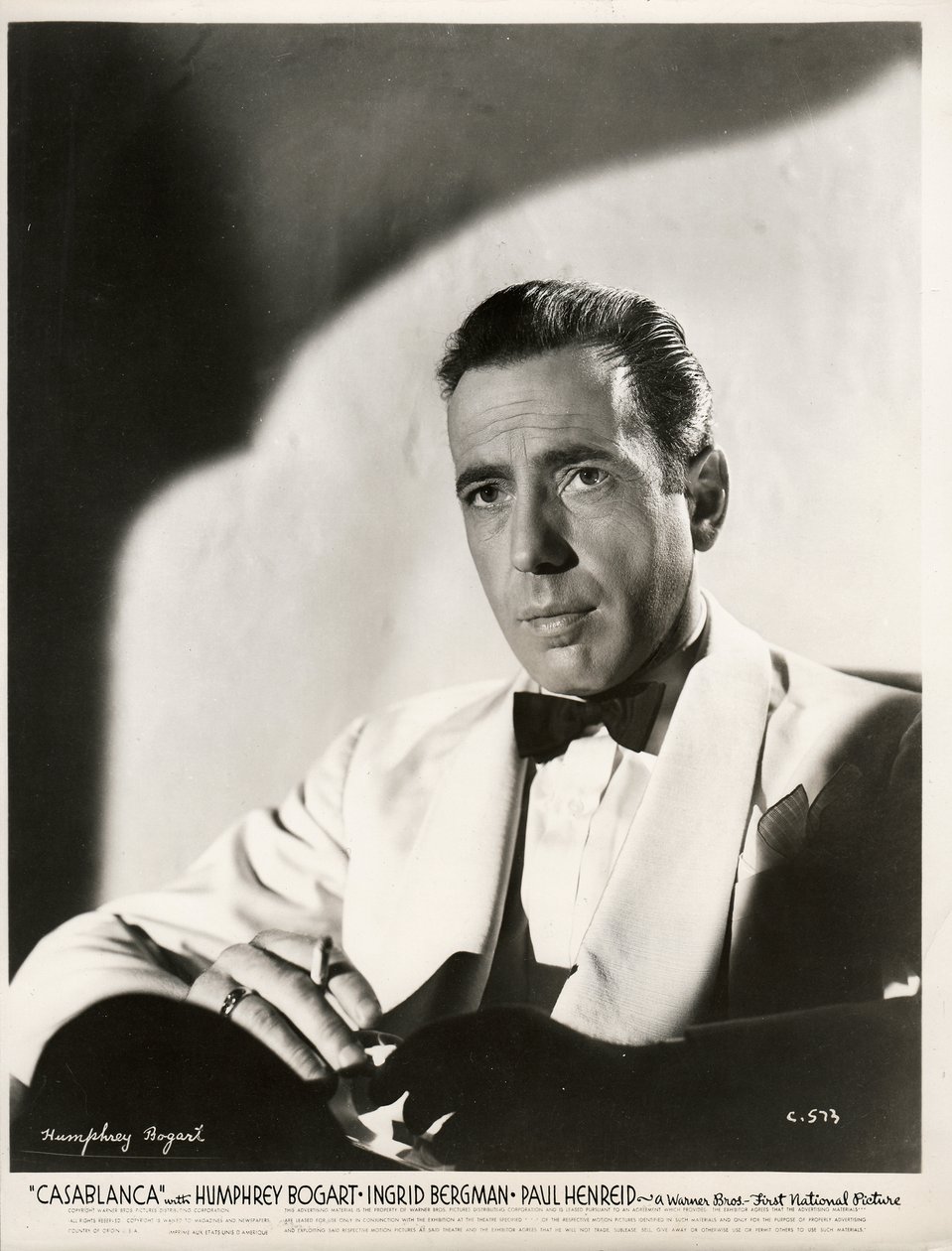 Humphrey Bogart (1899-1957) dans le film Casablanca de Michael Curtiz par Anonyme - Anonymous Anonymous
