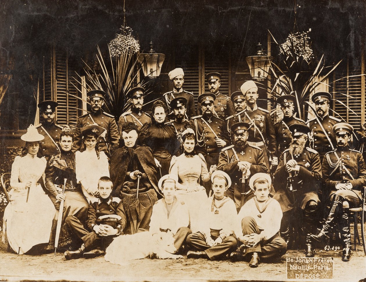 Les membres de la famille Romanov, lors des manœuvres militaires d
