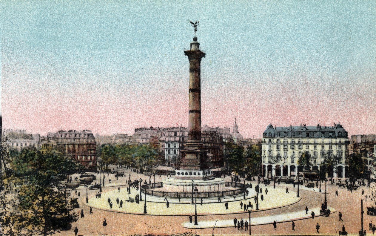 Paris : vue de la Colonne de Juillet sur la place de la Bastille. Photographie de 1920 dans « Album Artistique » de la ville de Paris. Collection privée. - Anonymous Anonymous