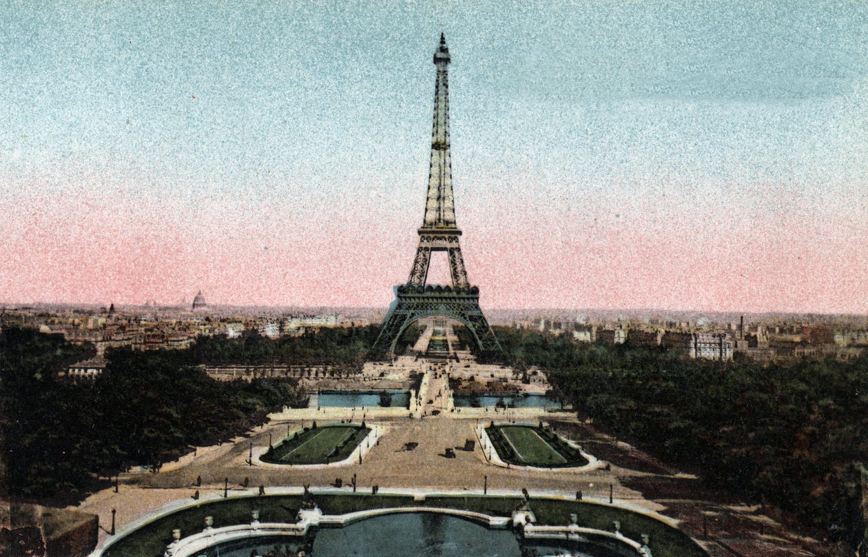 Paris : vue des jardins du Trocadéro avec la tour Eiffel et le pont d