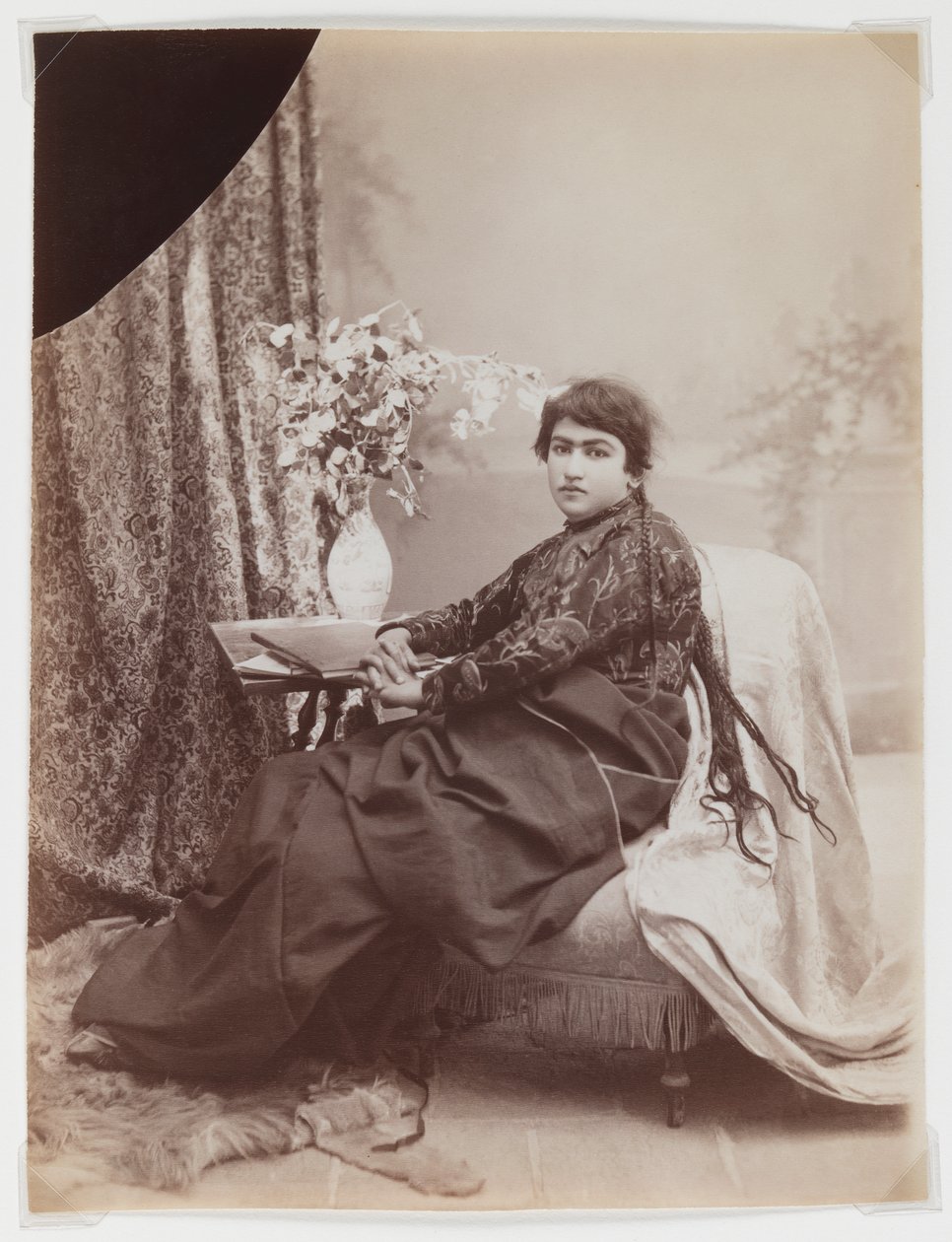 Femme avec des tresses - Antoin Sevruguin