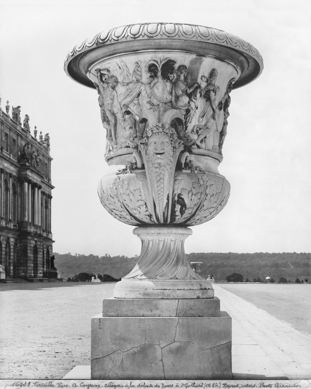 Vase monumental, allégorie de la défaite des Turcs par les troupes du roi en 1664, 1684-85 - Antoine Coysevox