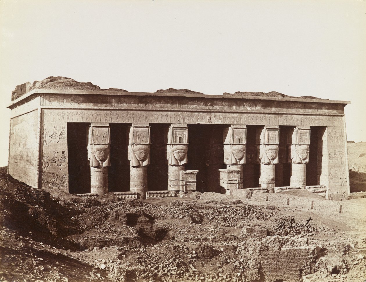 Temple de Dendera, vue du nord-est de la façade du temple - Antonio Beato