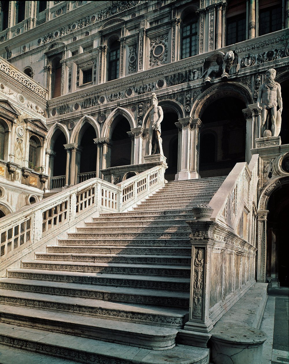 Vue de la Scala dei Giganti (escalier des Géants) menant à l