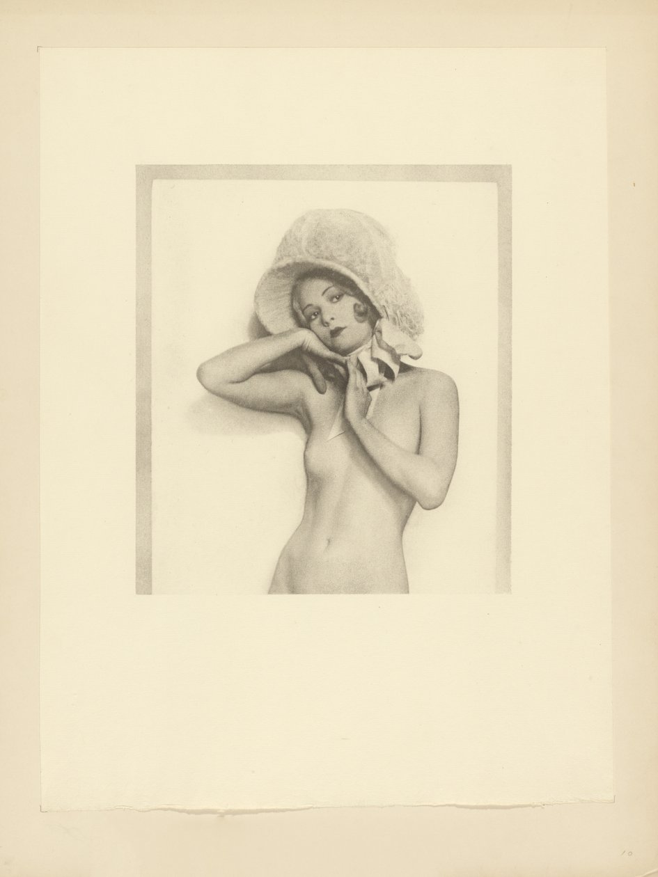 [Femme nue portant un bonnet en dentelle] - Arthur F. Kales