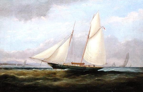 Un yacht goélette sous voile facile, avec sa voile d