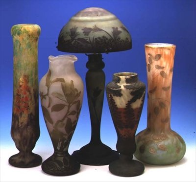 Sélection de vases gravés à l