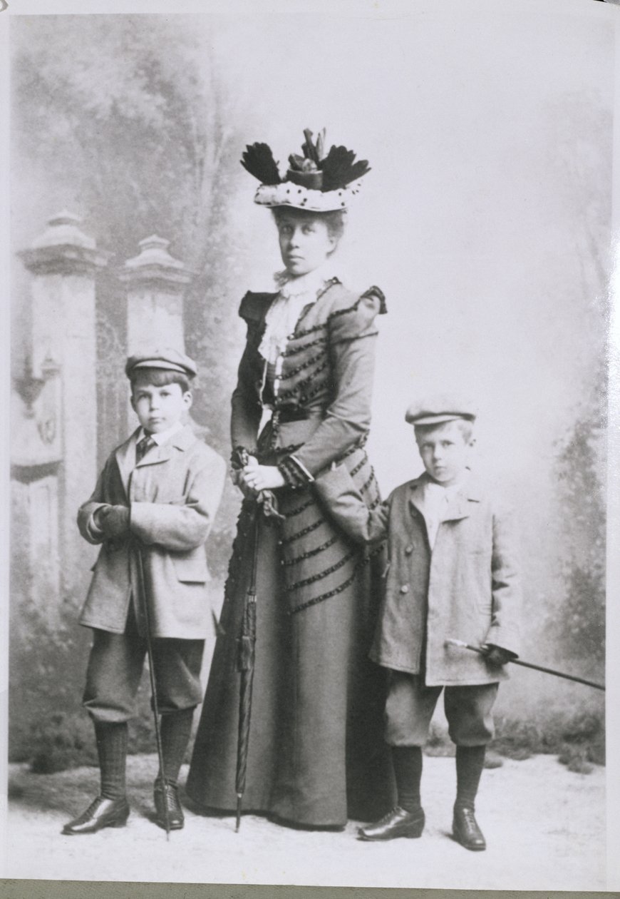 William Lawrence Bragg (1890-1971) avec sa mère et son frère à Adélaïde, vers 1895 - Australian Photographer
