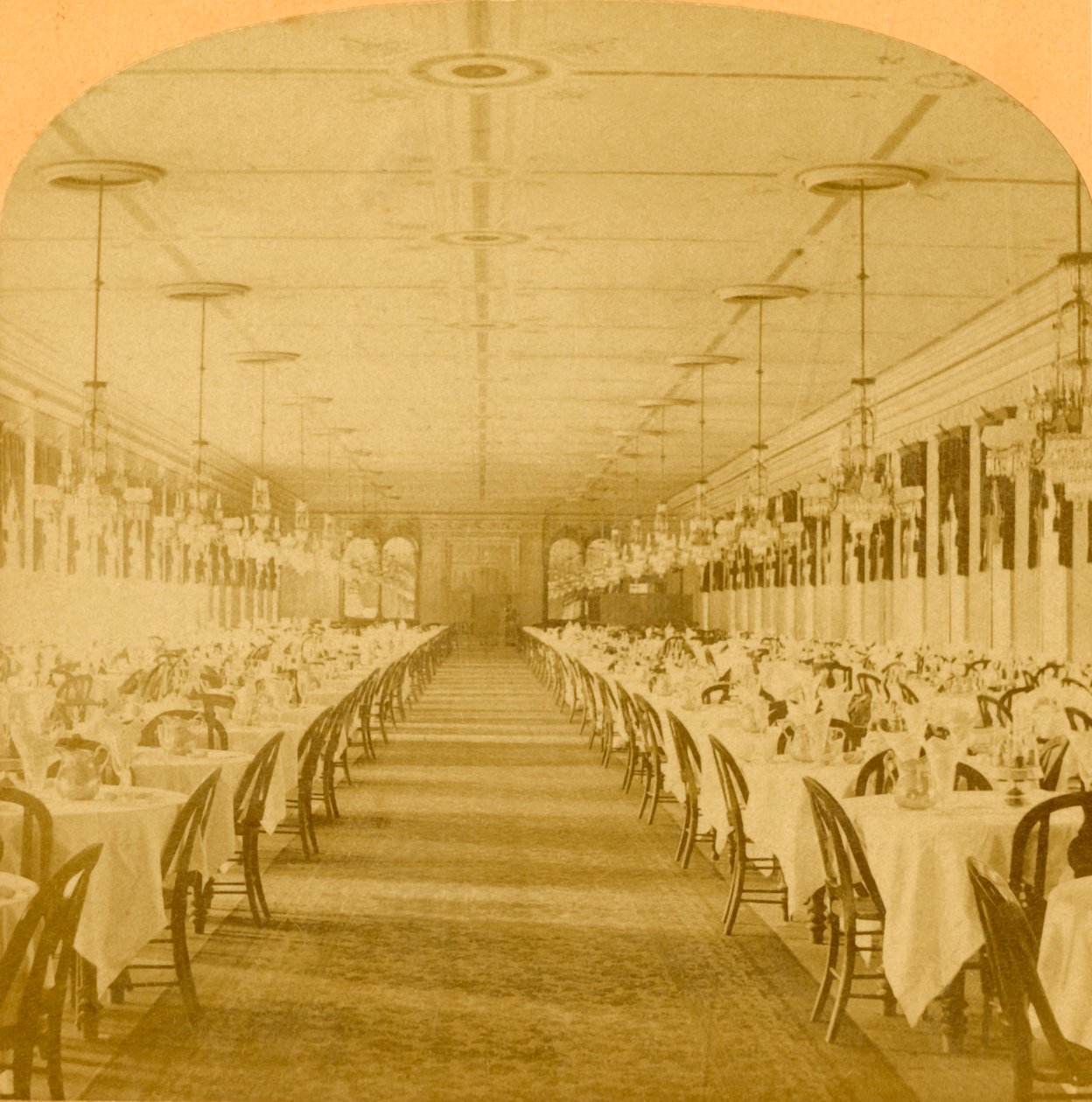 Salle à manger, Grand Union Hotel, Saratoga, plus grande salle à manger du monde, 1882 - B. W. Kilburn