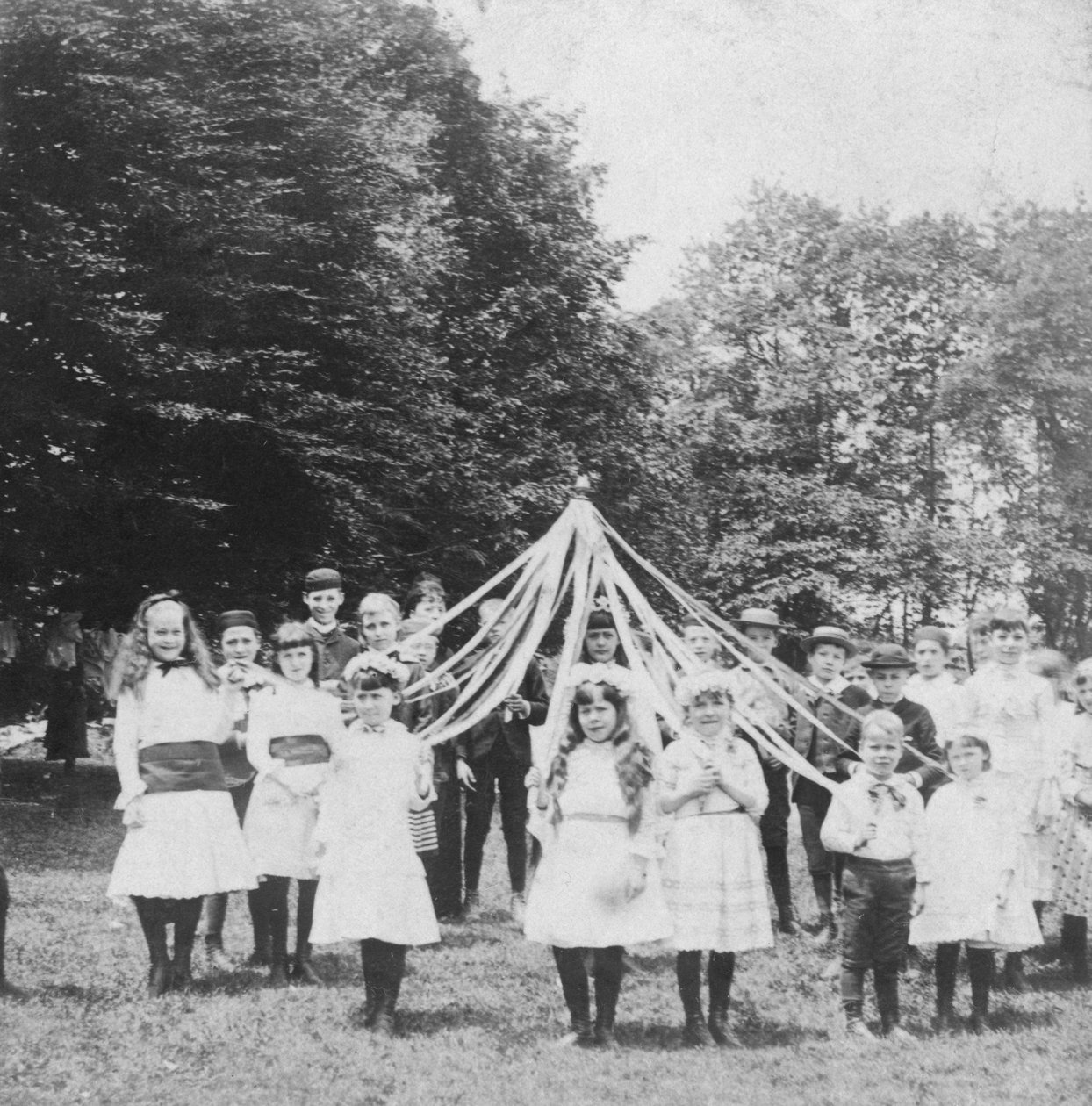 Reine de mai - B. W. Kilburn