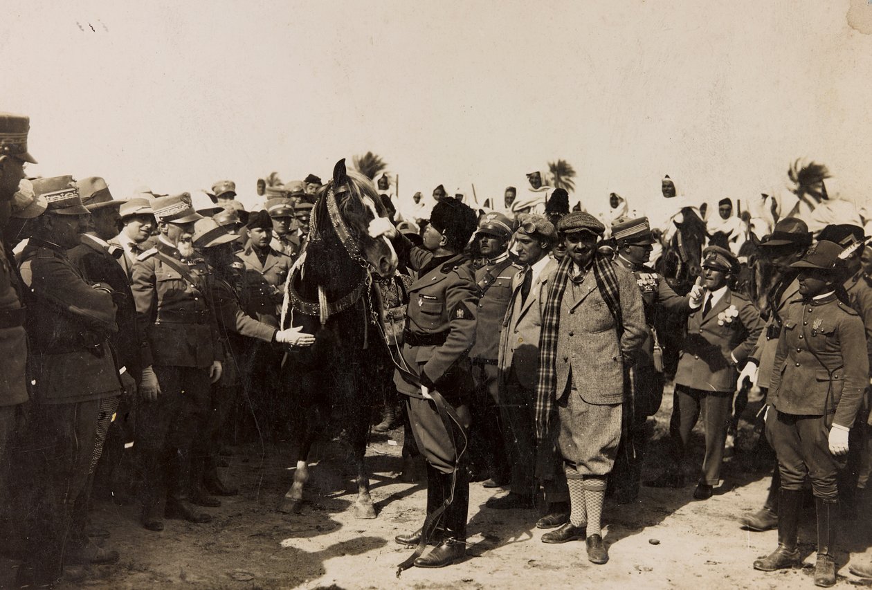 Benito Mussolini avec ses fascistes et Italo Balbo en Libye à Tripoli - Barbera La