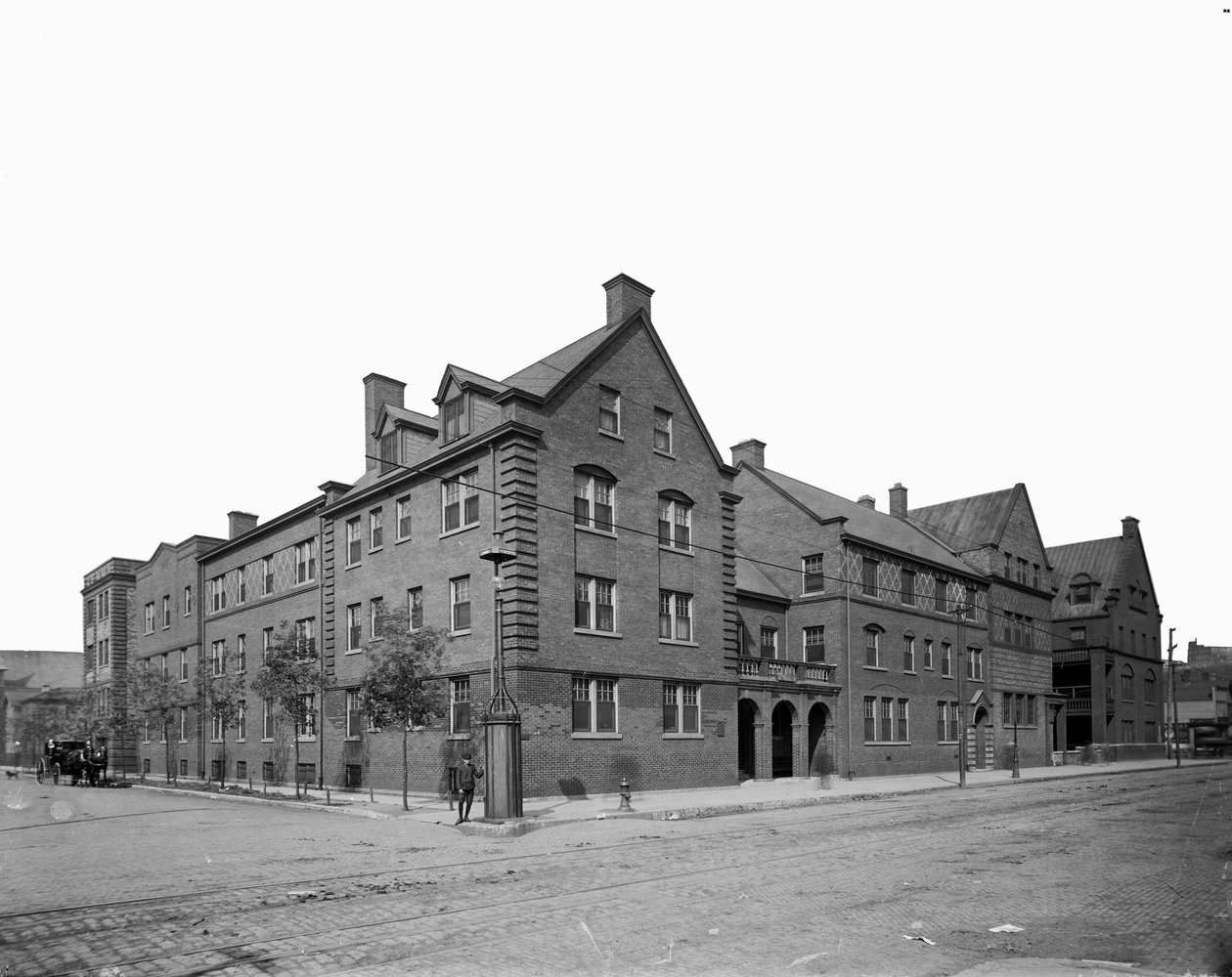 Hull House, Chicago, Illinois, USA, vers 1905 (photo n/b) - Barnes and Crosby