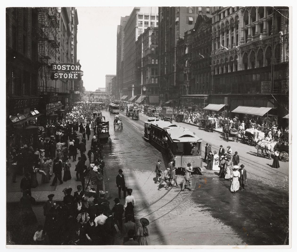 Rue State, Chicago, Illinois, USA, c.1905 - Barnes and Crosby