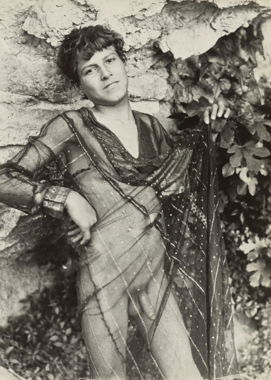 [Jeune fille nue portant une robe transparente] - Baron Wilhelm von Gloeden