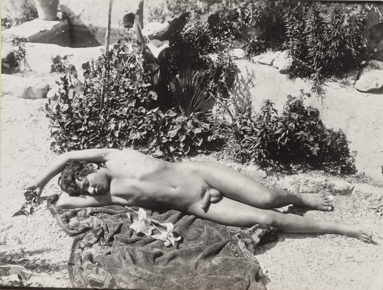 [Jeune homme nu couché] - Baron Wilhelm von Gloeden