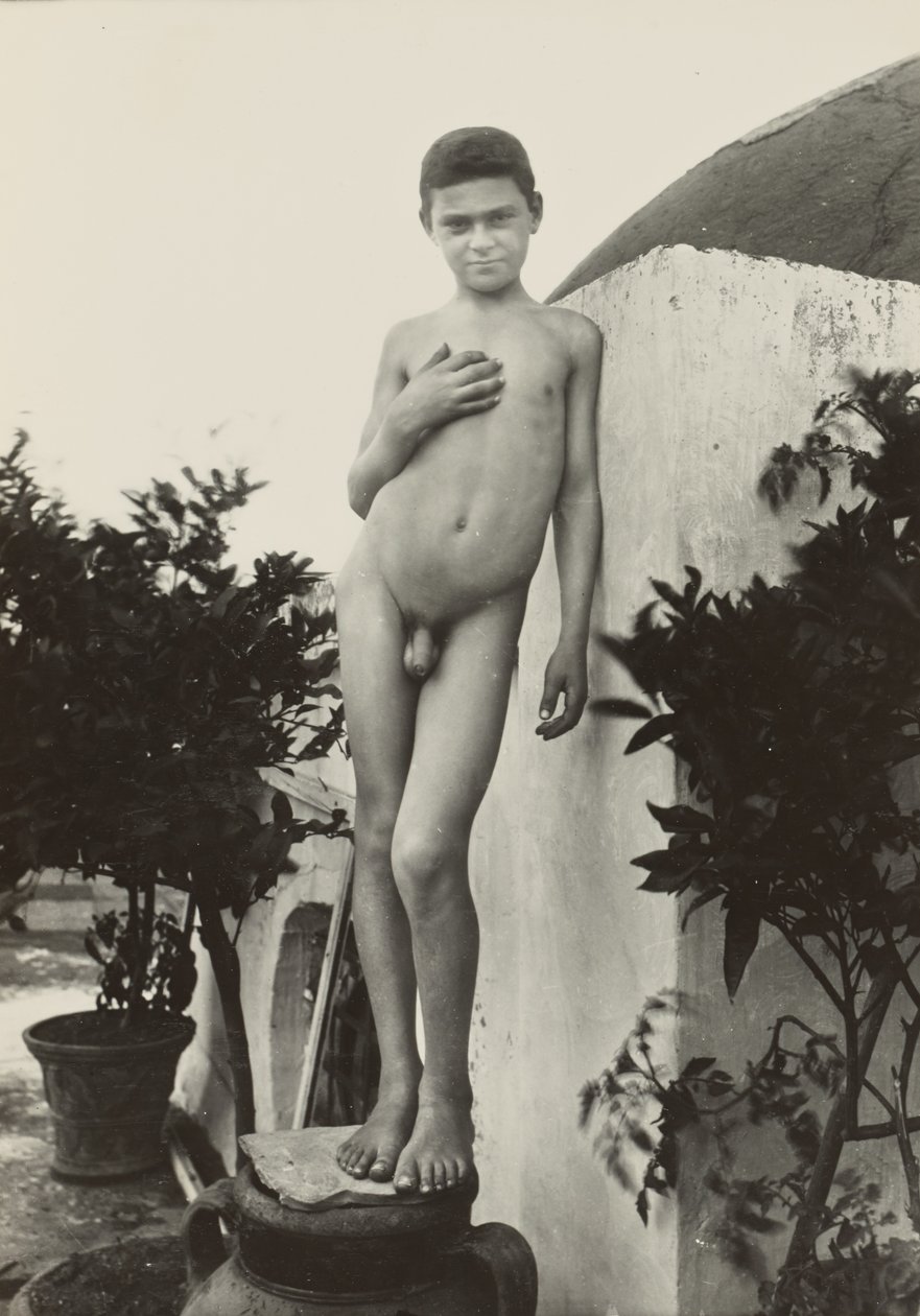 [Debout, nu] - Baron Wilhelm von Gloeden