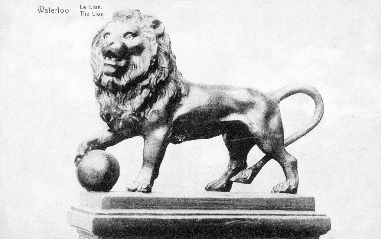 Le Mémorial néerlandais de la bataille de Waterloo, représentant le lion au sommet de la Butte du Lion, carte postale commémorative, vers 1912 - Belgian Photographer