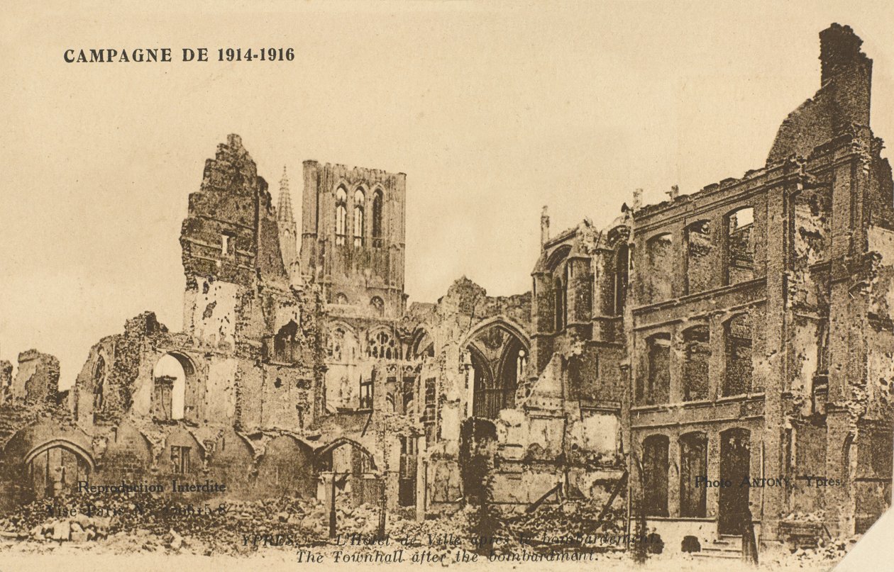 Hôtel de Ville après le bombardement, Ypres, 1915 - Belgian Photographer