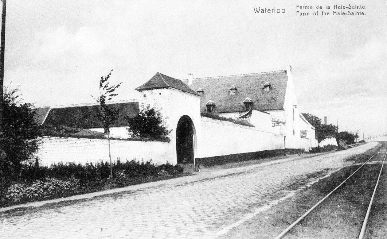 La Ferme de La Haye-Sainte, sur la route de Charleroi à Bruxelles et un site stratégique important pour Wellington pendant la bataille de Waterloo, carte postale commémorative vers 1912 - Belgian Photographer