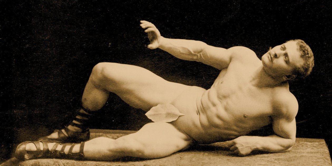 Eugen Sandow, en pose gréco-romaine classique portant une feuille de figuier, c.1894 - Benjamin J. Falk