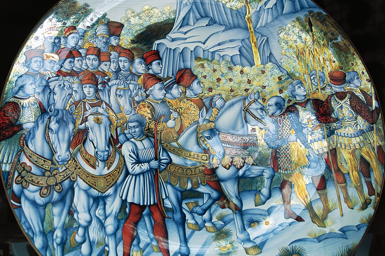 Assiette en majolique représentant la Procession des Mages, par Benozzo Gozzoli (vers 1420-1497), artisanat de Gualdo Tadino, Ombrie, Italie - Benozzo di Lese di Sandro Gozzoli