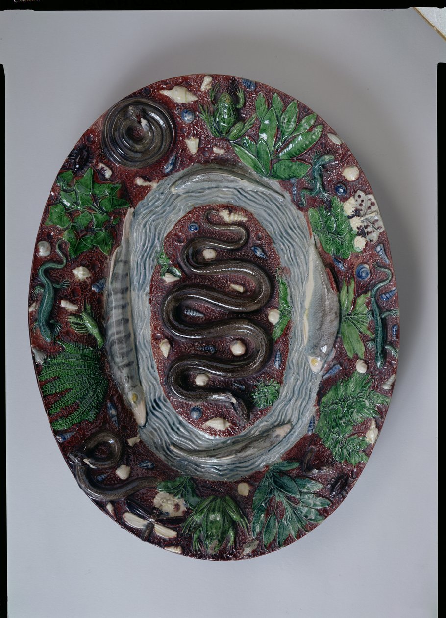 Grand plat ovale moulé en relief avec une couleuvre, des batraciens et des poissons - Bernard Palissy