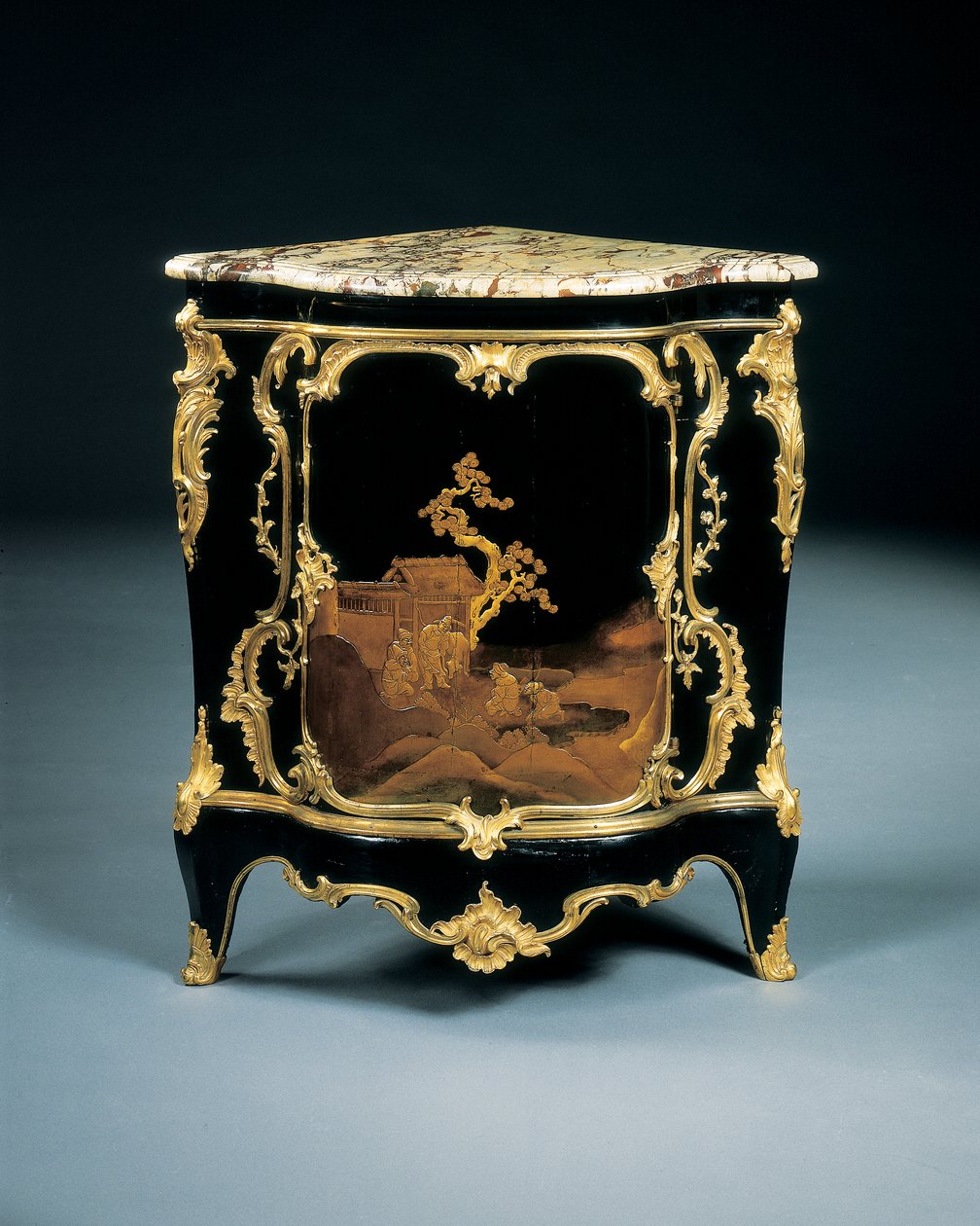 Une des deux encoignures Louis XV, vers 1750 - Bernard van Risenburgh II