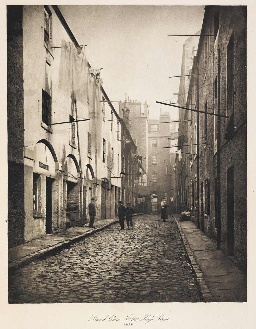 Broad Close No. 167 High Street, de The Old Closes and Streets of Glasgow - British School