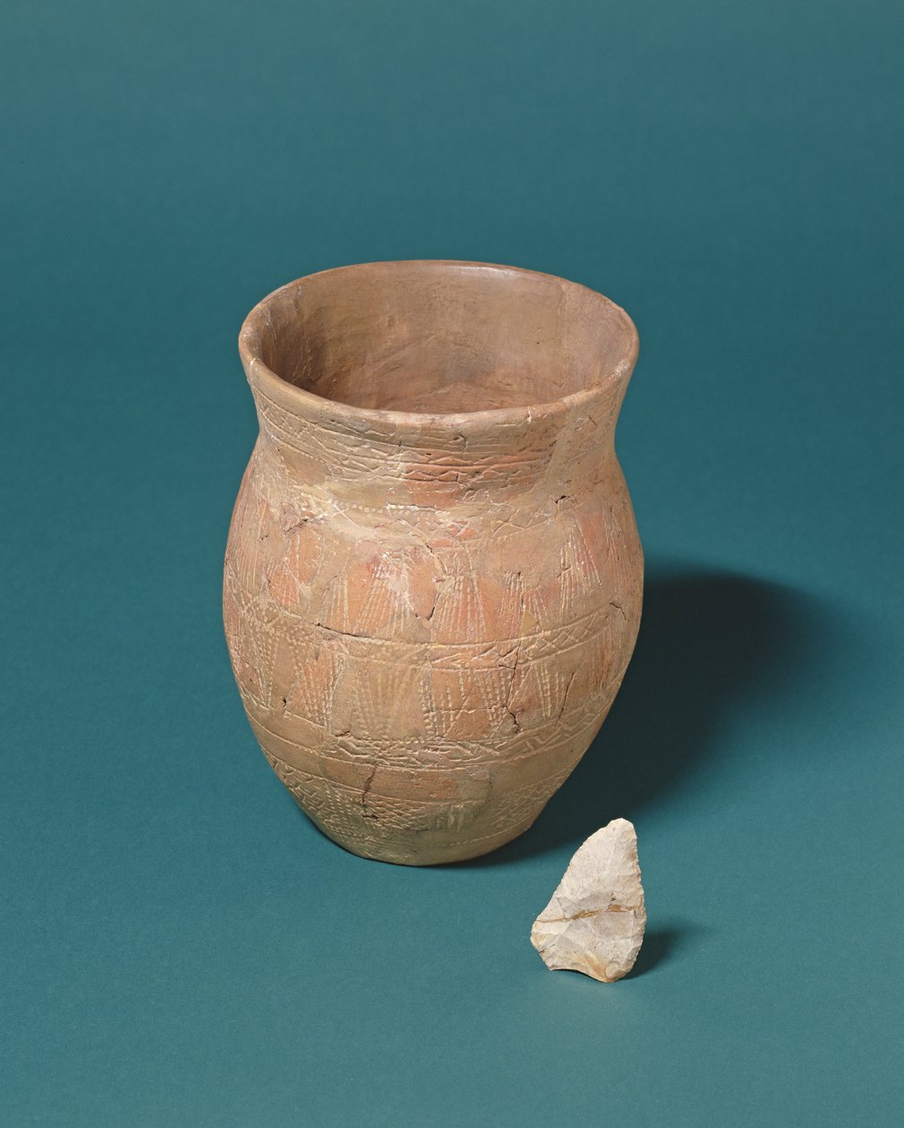 Pot à gobelet et couteau en silex trouvés accompagnant une sépulture à Barnwood, Gloucestershire, vers 2000 av. J.-C. - Bronze Age
