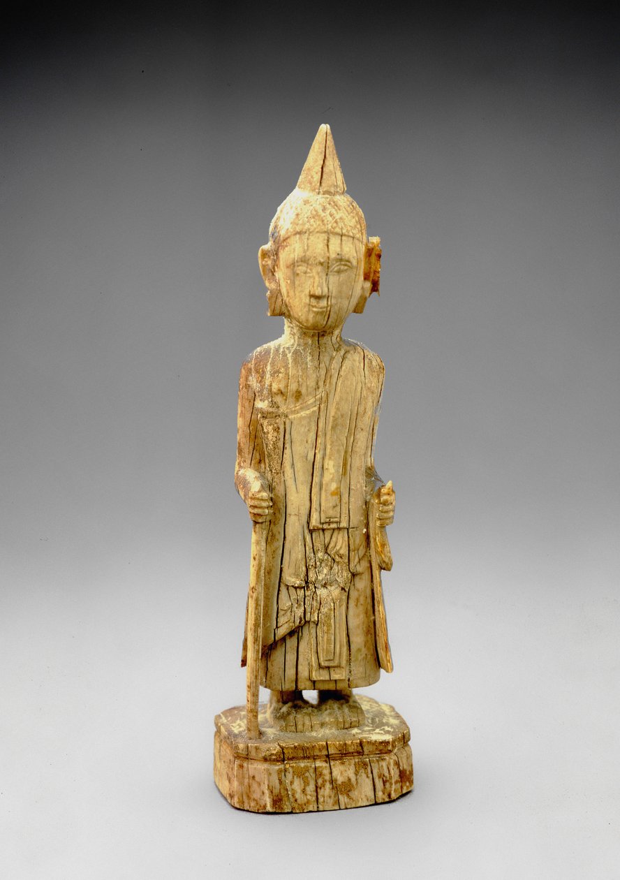 Figure du Bouddha pénitent, marchant et tenant un bâton, style Mandalay ancien - Burmese School