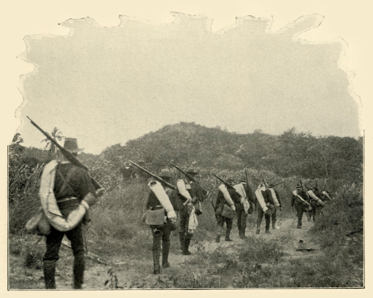 En route du champ de bataille du 1er et 10e vers la scène de conflit des Rough Riders, à travers les montagnes - Burr McIntosh