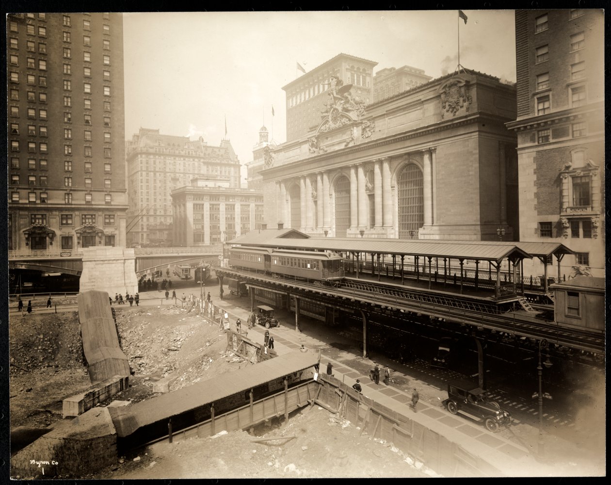 Site de fouilles à la 42e rue et Park Avenue, New York, c.1920 - Byron Company