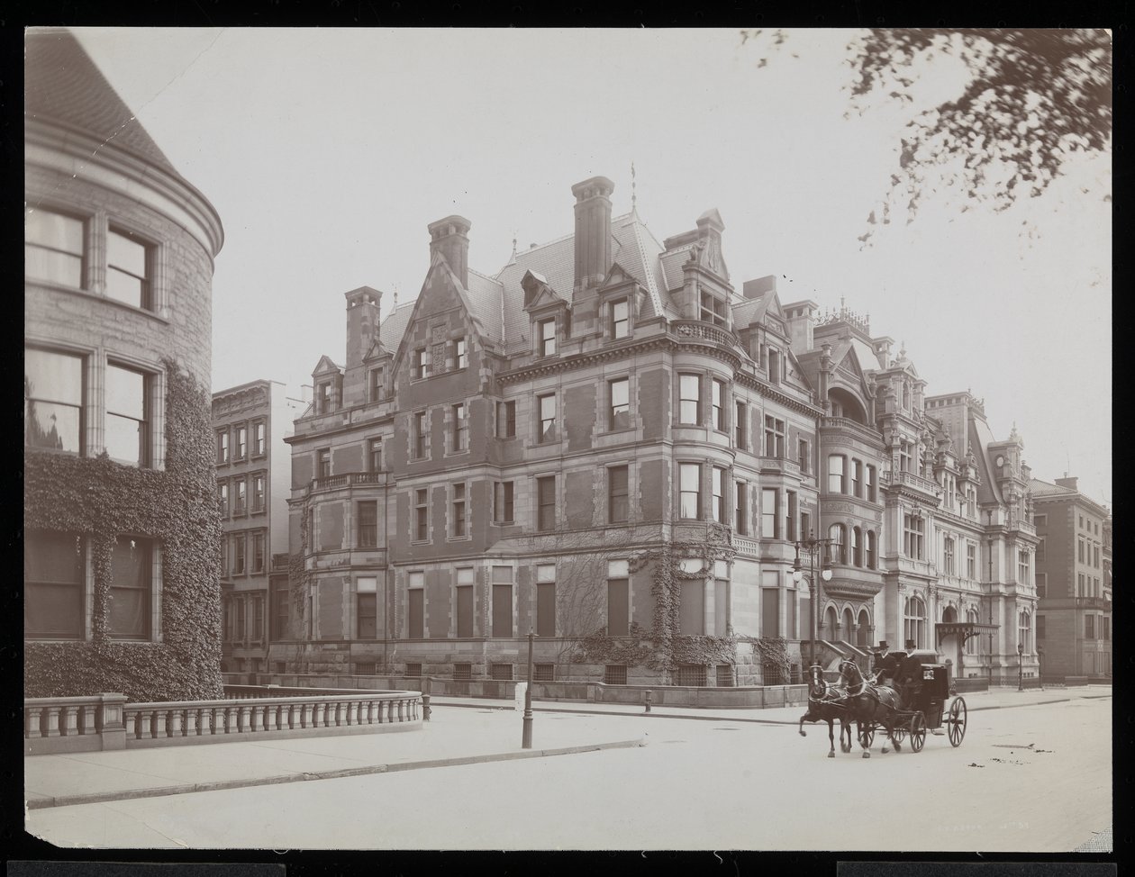Cinquième Ave., 66e rue, et J.J. Astor, 65e rue, New York, 1901-02 - Byron Company