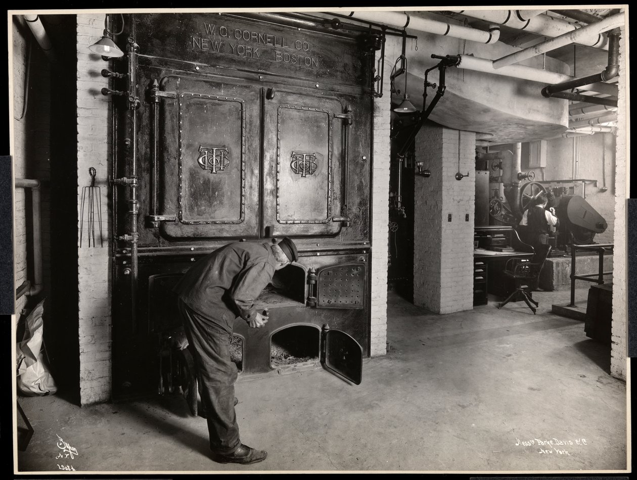 Vue intérieure des hommes travaillant dans la salle des fours chez Parke, Davis et Co., chimistes, Hudson et Vestry Streets, New York, 1910 (tirage gélatino-argentique) - Byron Company
